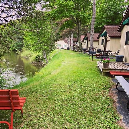 Betsie Riverside Resort Benzonia Eksteriør bilde