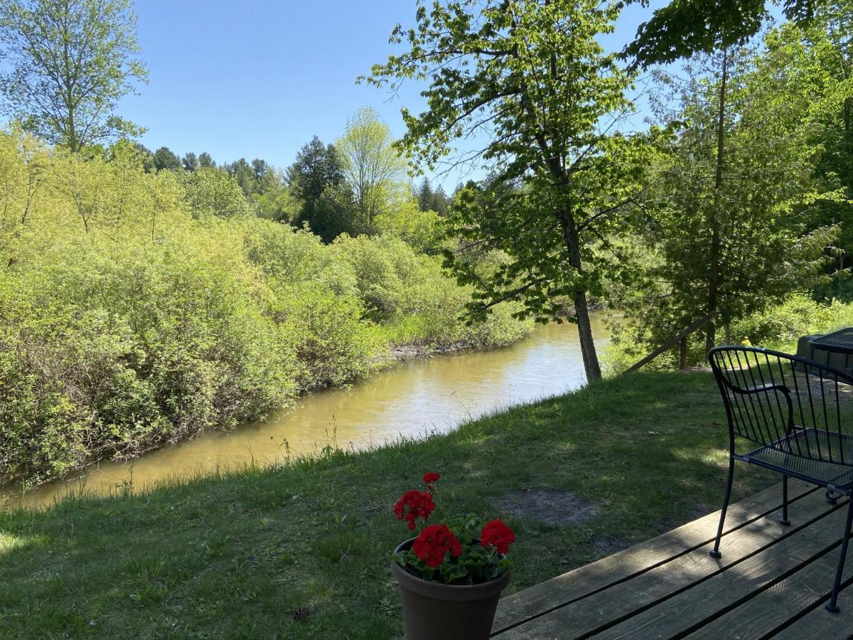 Betsie Riverside Resort Benzonia Eksteriør bilde