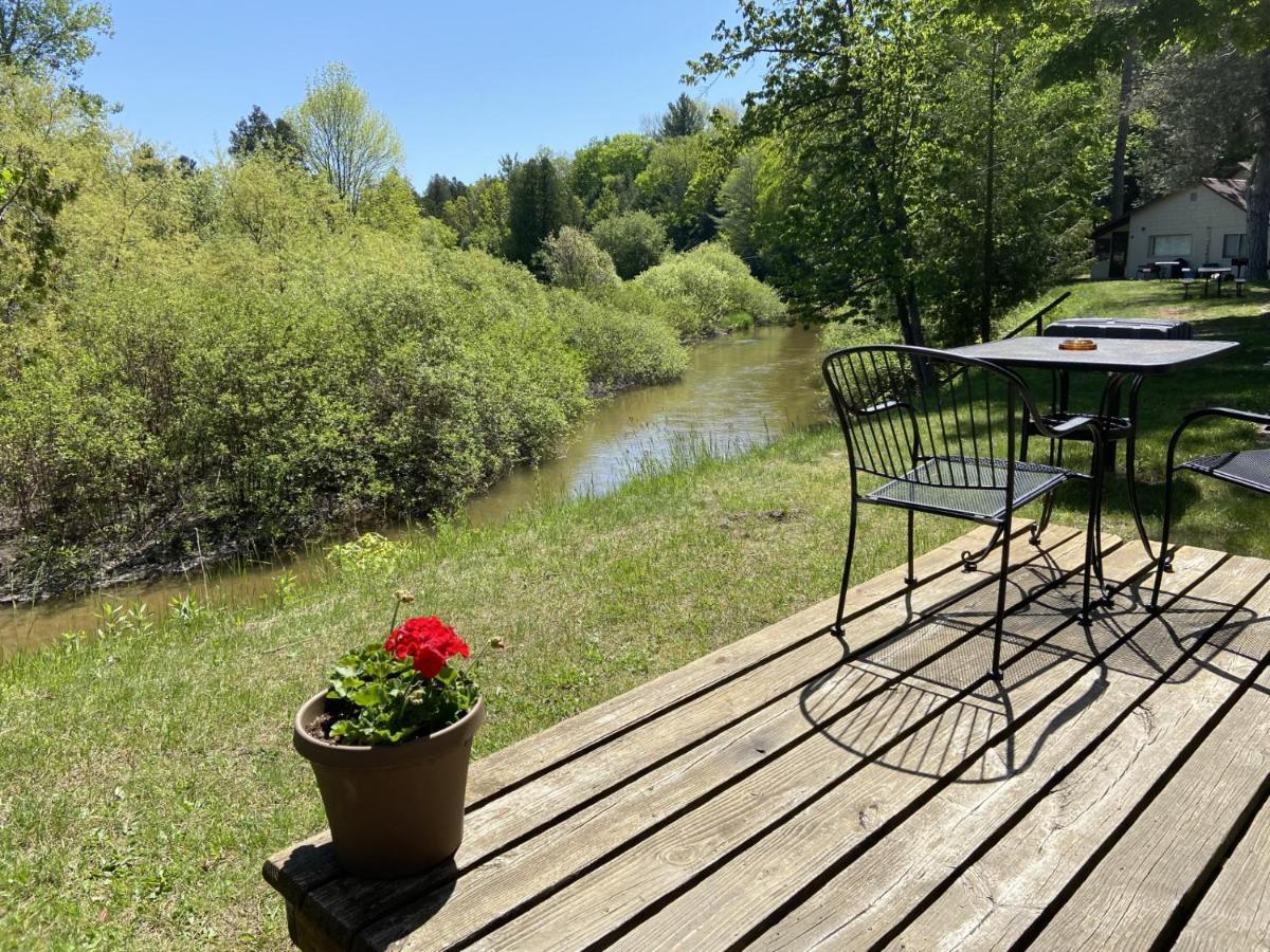 Betsie Riverside Resort Benzonia Eksteriør bilde
