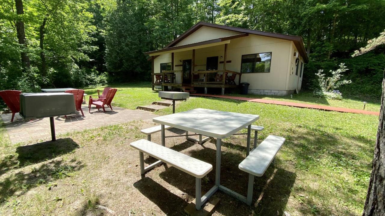 Betsie Riverside Resort Benzonia Eksteriør bilde